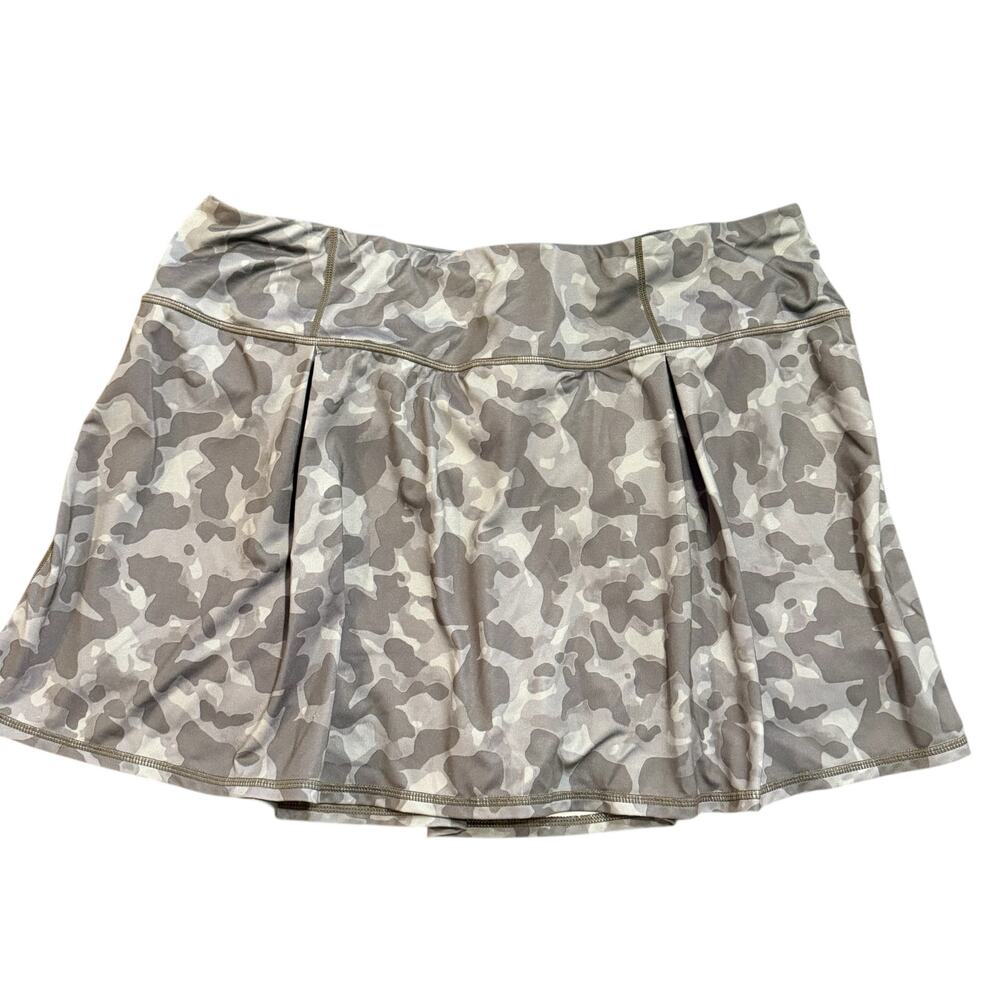 Ideology women’s tennis skort, grey camo, some pleats, built-in shorts, Size XL